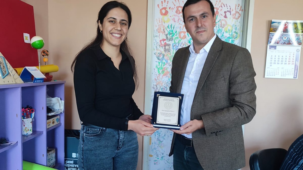 Okulumuz Özel Eğitim Öğretmeni Ayşegül ATMACA'ya okulumuzdaki çalışmaları için teşekkür eder, yeni görev yerinde başarılar dileriz.
